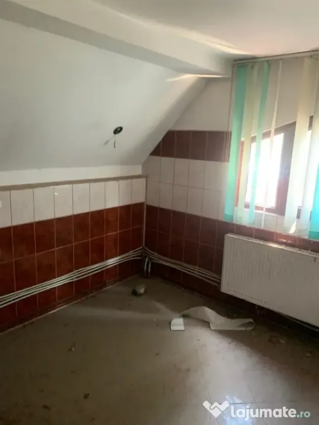 ENACHITA VACARESCU casa P+M, 2005, teren 271mp -145000 euro
