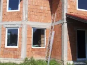 Satulung, casa la rosu 