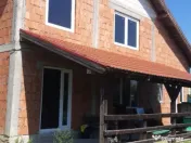 Satulung, casa la rosu 