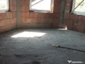 Satulung, casa la rosu 