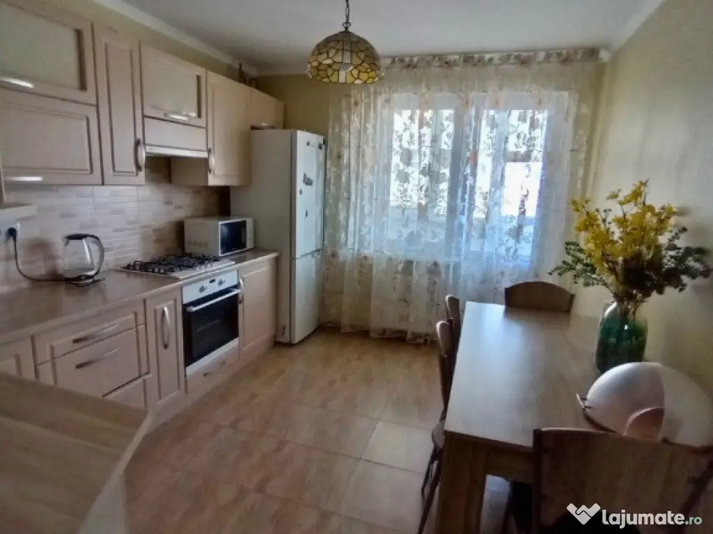 Apartament cu doua camere de inchiriat in zona Campului