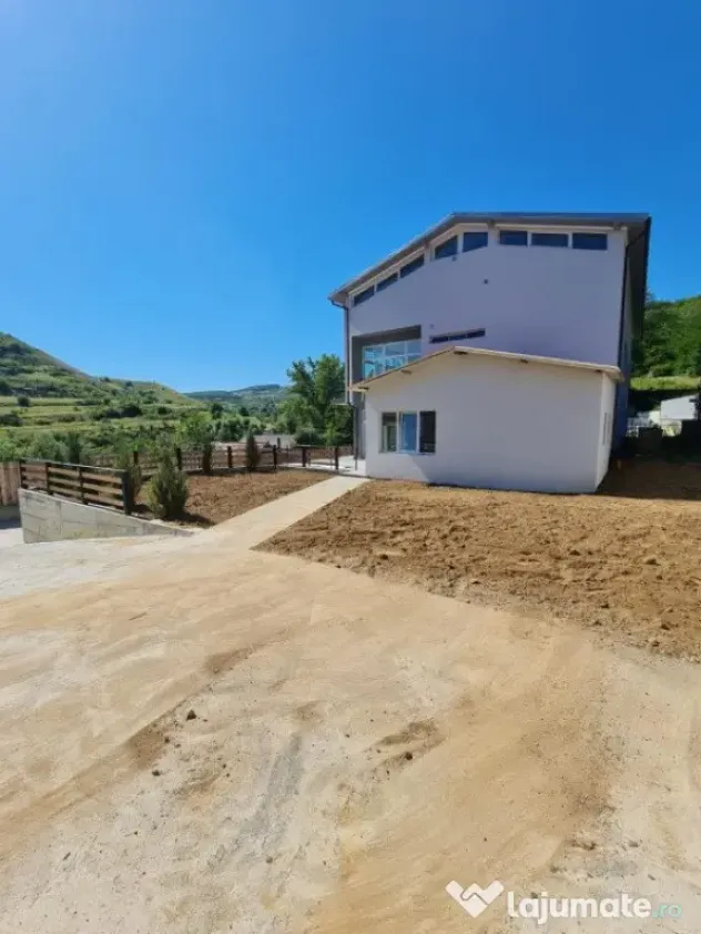 Casa cuplata, 400 mp utili si 650 mp de teren, sat Tauti