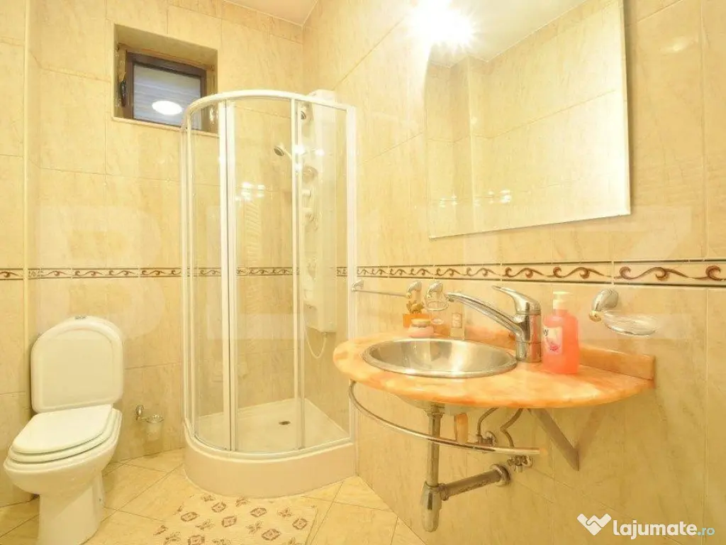 Casa individuala, 10 camere, 420mp, zona Nord