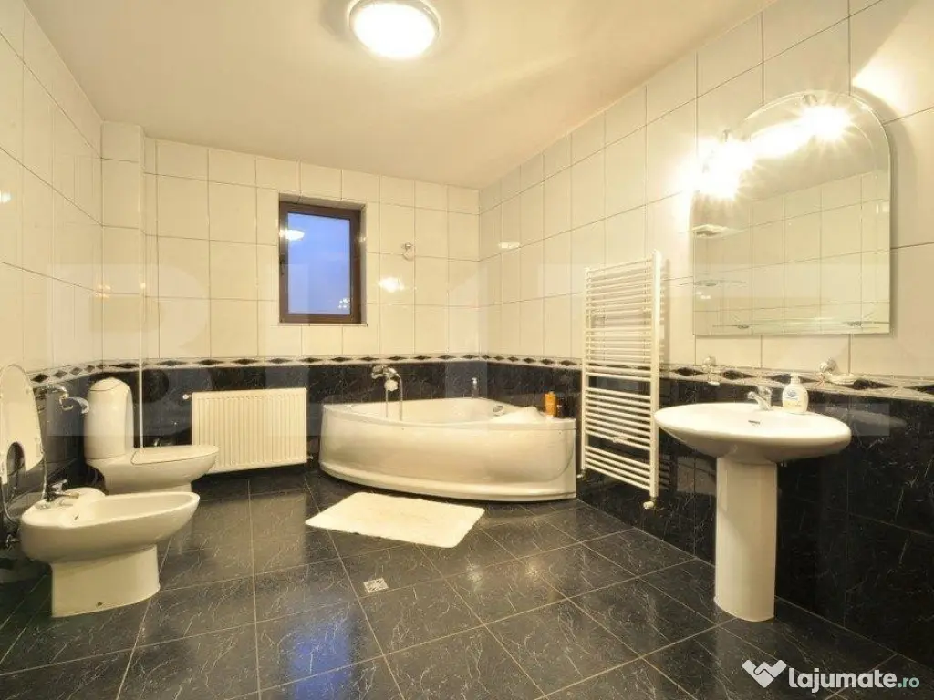 Casa individuala, 10 camere, 420mp, zona Nord