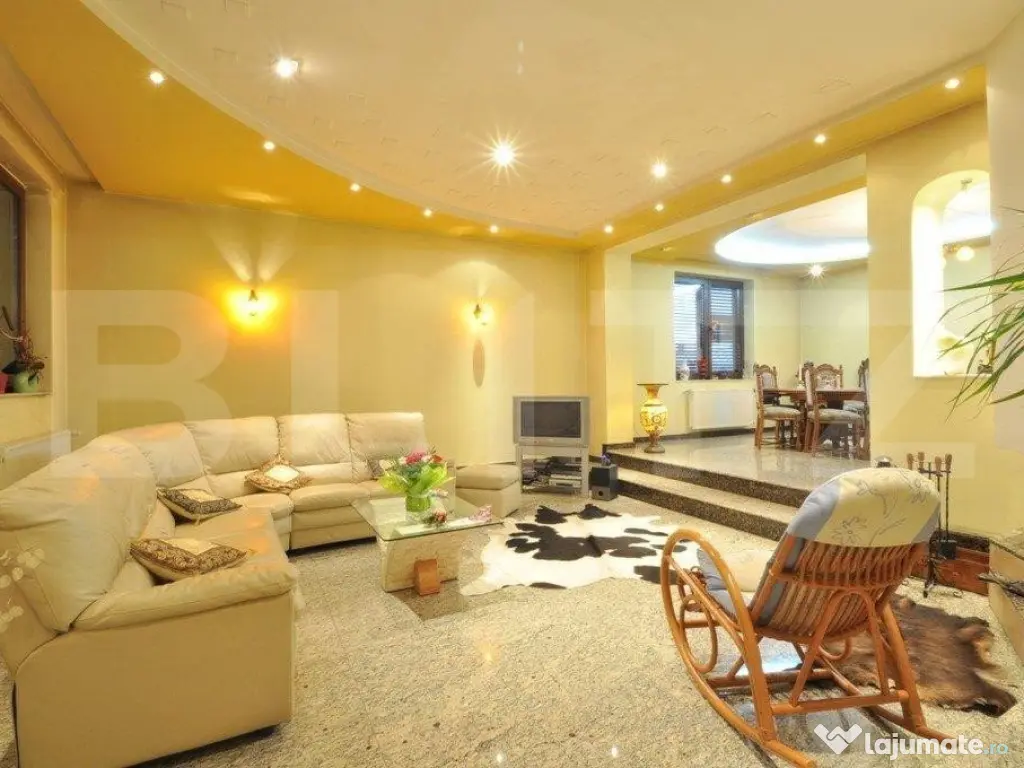 Casa individuala, 10 camere, 420mp, zona Nord