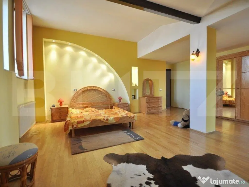 Casa individuala, 10 camere, 420mp, zona Nord