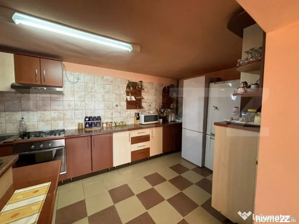 Casa cu destinatii multiple, 8900 mp teren, Vatra Moldovitei - Suceava (Suceava)