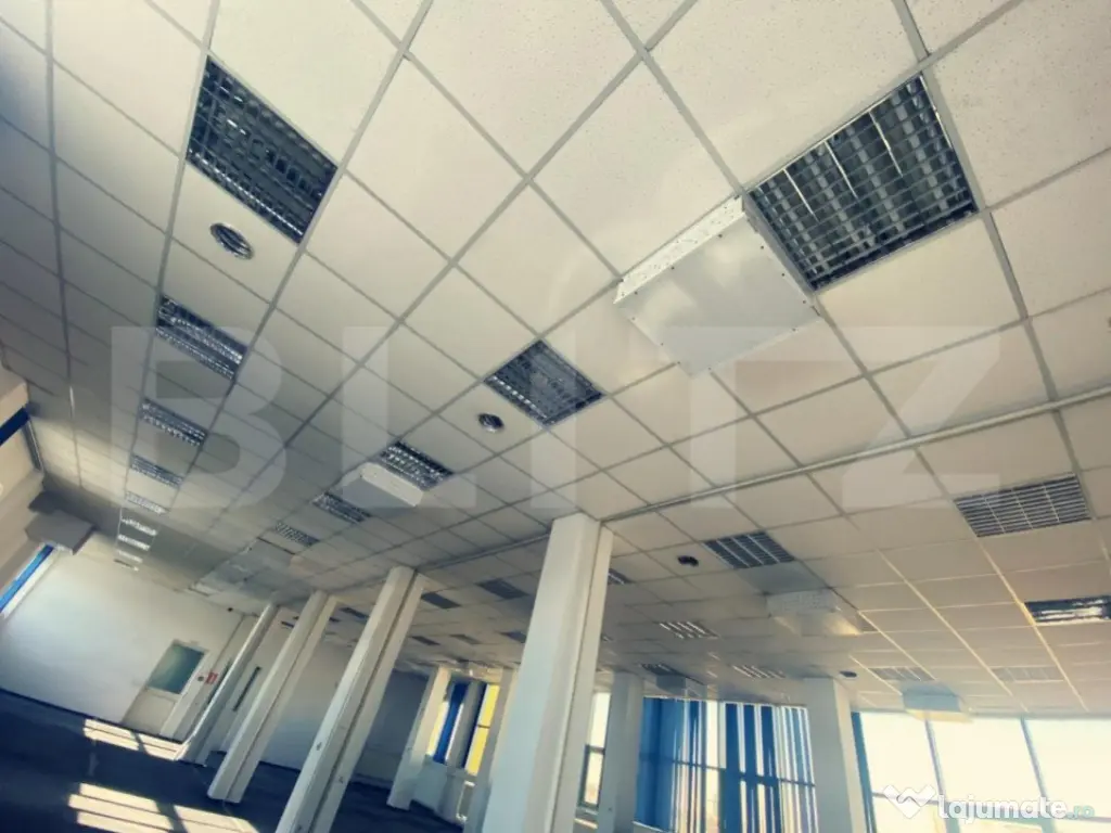 Caldire Comerciala, 1000 mp,stradal, locuri de parcare, zona