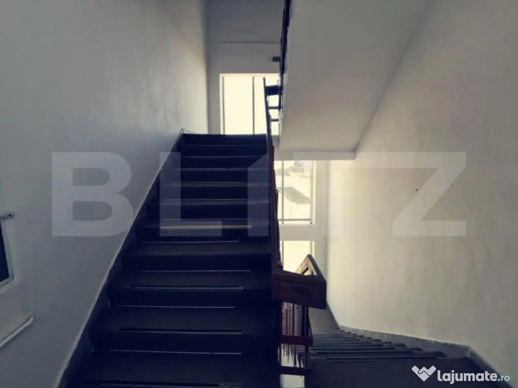 Caldire Comerciala, 1000 mp,stradal, locuri de parcare, zona