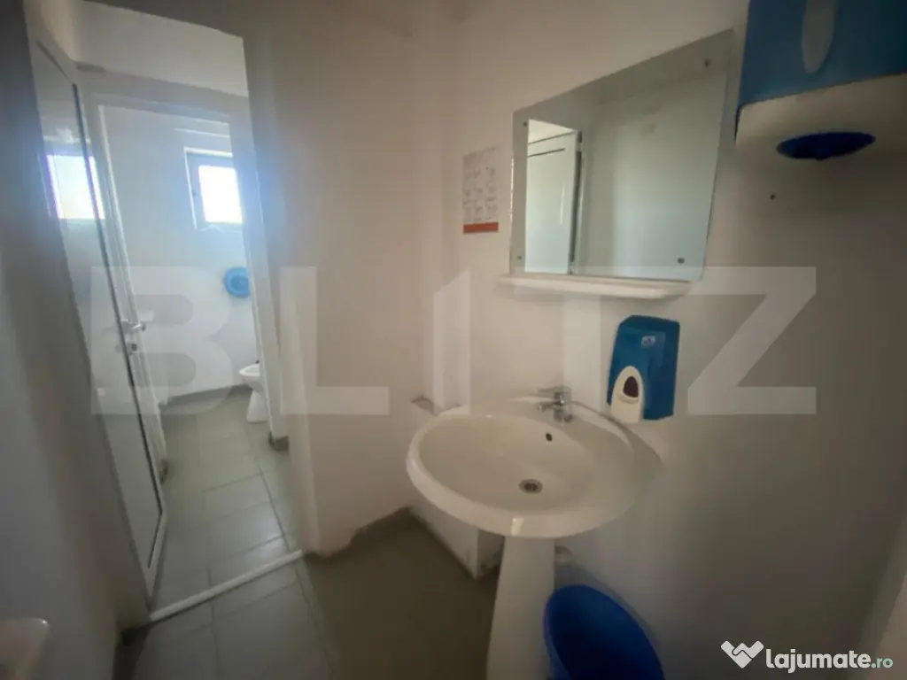 Caldire Comerciala, 1000 mp,stradal, locuri de parcare, zona