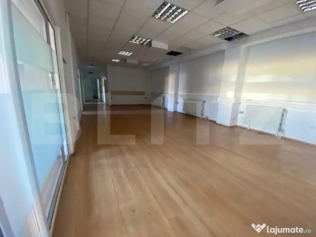 Caldire Comerciala, 1000 mp,stradal, locuri de parcare, zona