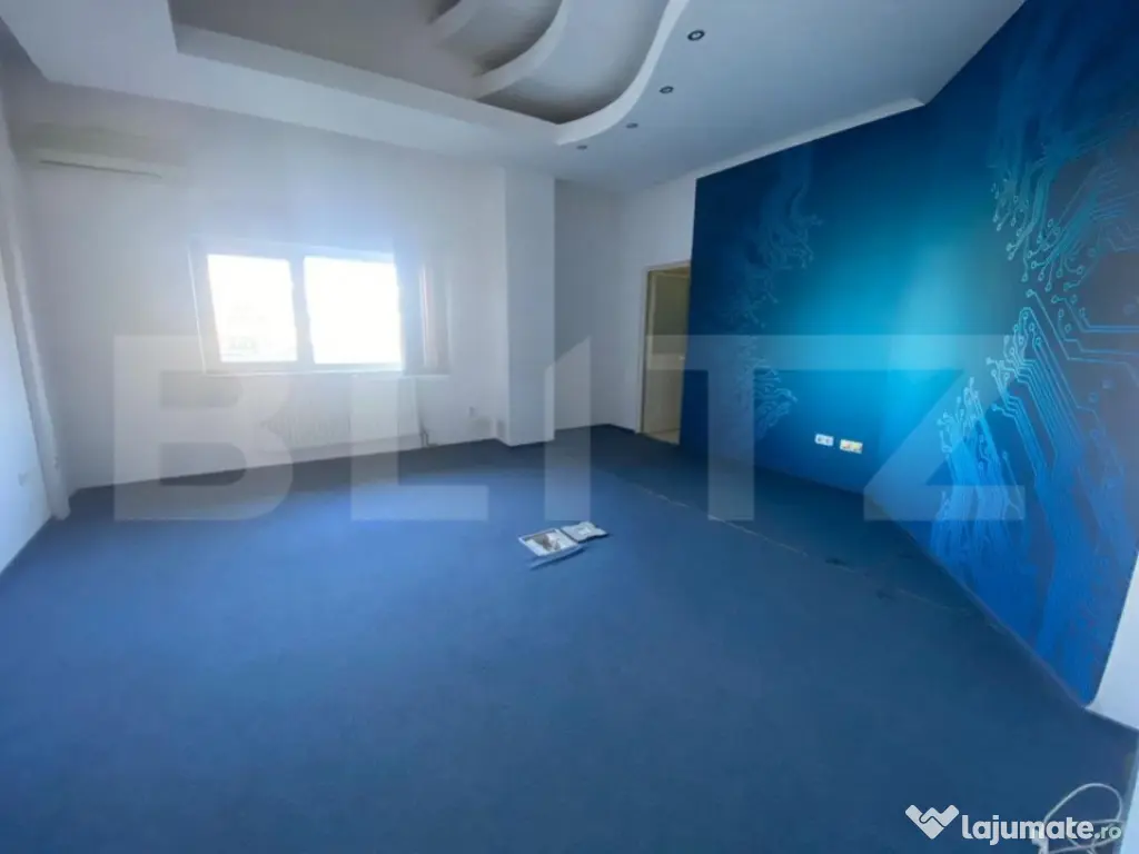 Caldire Comerciala, 1000 mp,stradal, locuri de parcare, zona