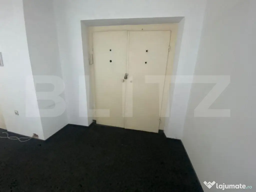 Caldire Comerciala, 1000 mp,stradal, locuri de parcare, zona