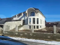 Casă modernă și spațioasă, 364mp, construită în 2020