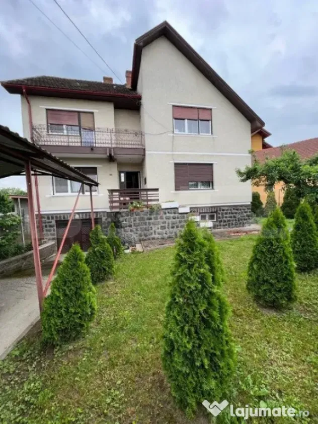 Casa 274 mp, teren 443 mp, zona centru LIVADA, pretabila si