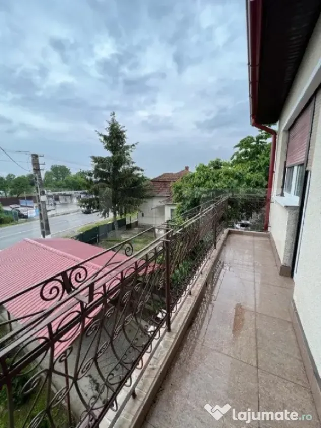 Casa 274 mp, teren 443 mp, zona centru LIVADA, pretabila si