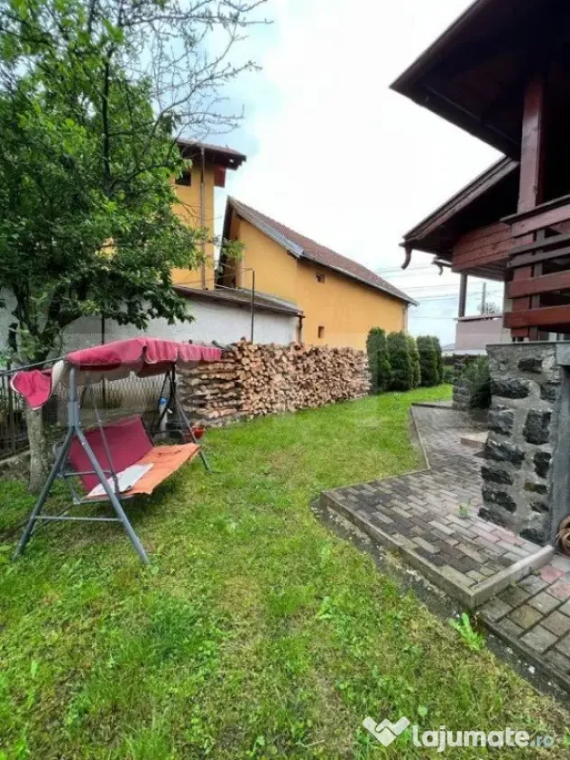 Casa 274 mp, teren 443 mp, zona centru LIVADA, pretabila si
