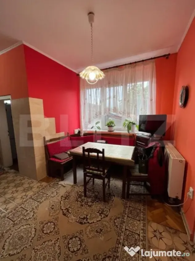 Casa 274 mp, teren 443 mp, zona centru LIVADA, pretabila si