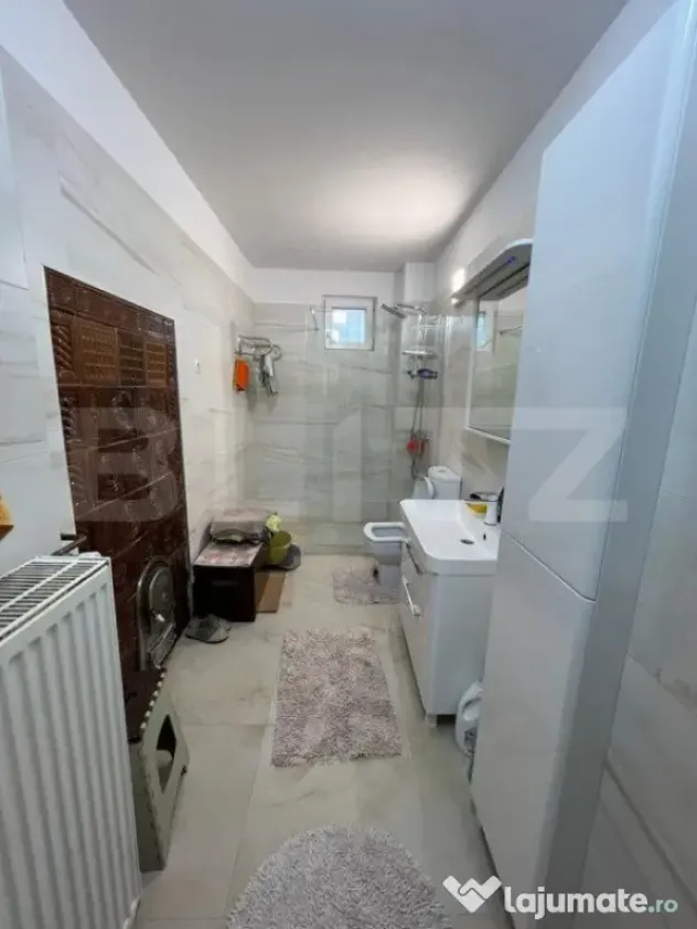 Casa 274 mp, teren 443 mp, zona centru LIVADA, pretabila si