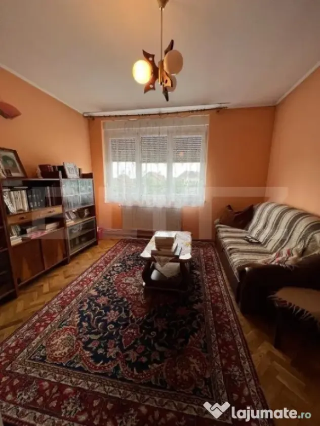 Casa 274 mp, teren 443 mp, zona centru LIVADA, pretabila si