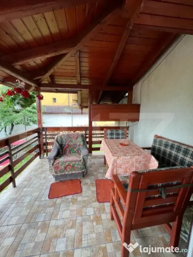 Casa 274 mp, teren 443 mp, zona centru LIVADA, pretabila si
