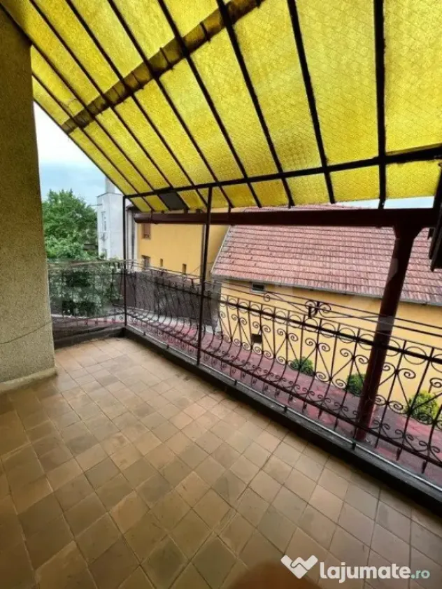 Casa 274 mp, teren 443 mp, zona centru LIVADA, pretabila si