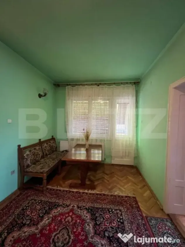 Casa 274 mp, teren 443 mp, zona centru LIVADA, pretabila si