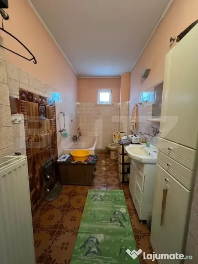 Casa 274 mp, teren 443 mp, zona centru LIVADA, pretabila si