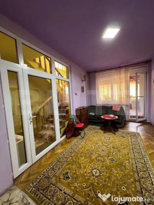 Casa 274 mp, teren 443 mp, zona centru LIVADA, pretabila si