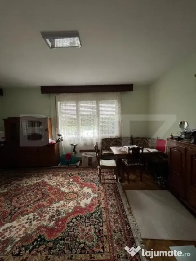Casa 274 mp, teren 443 mp, zona centru LIVADA, pretabila si