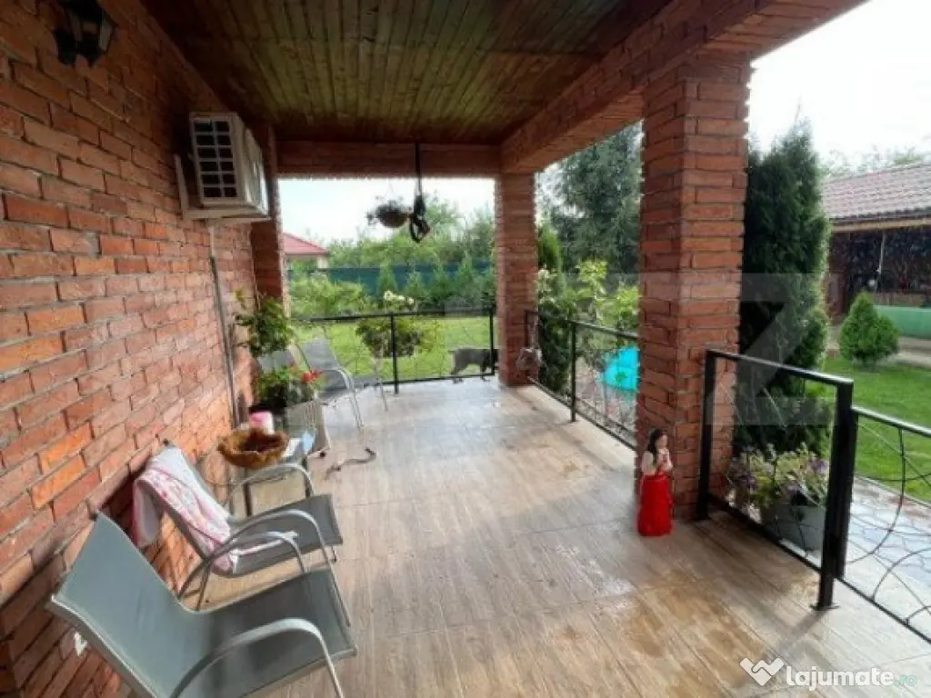 Casa cu 4 camere, 150 mp, teren 1000 mp, zona Bercu Rosu