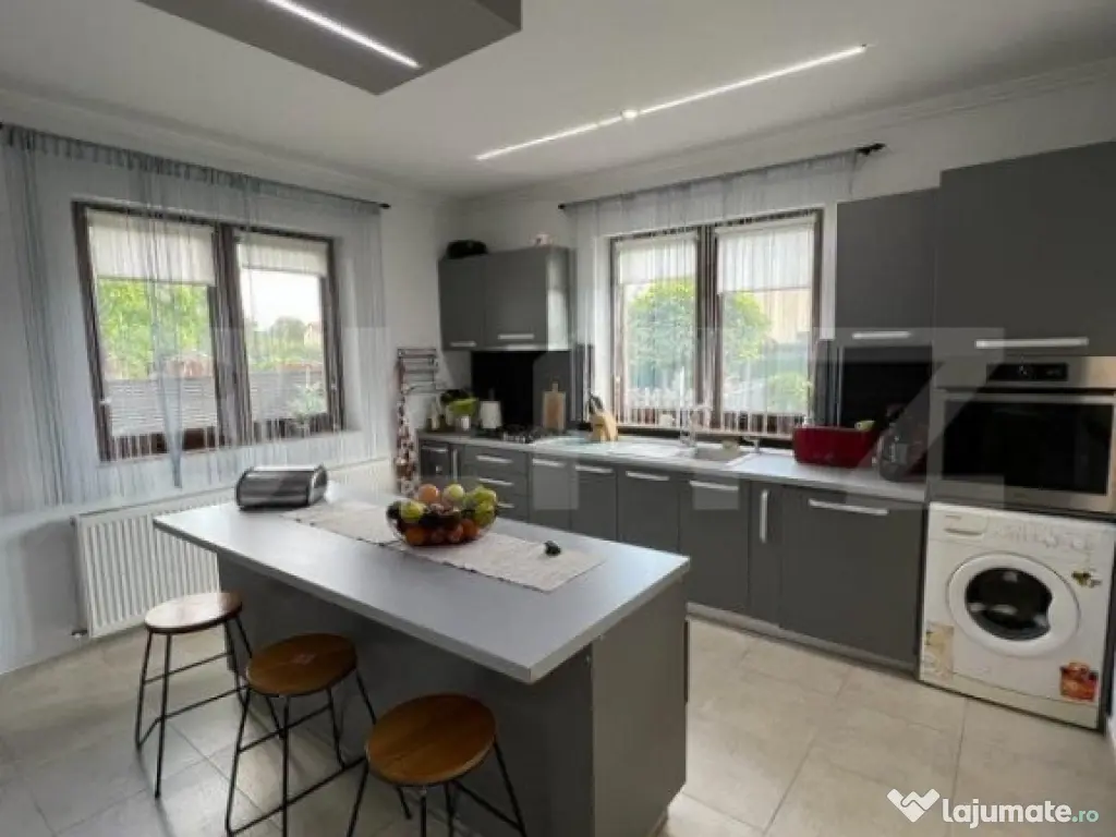 Casa cu 4 camere, 150 mp, teren 1000 mp, zona Bercu Rosu