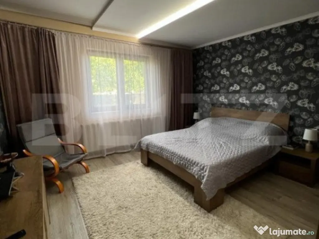 Casa cu 4 camere, 150 mp, teren 1000 mp, zona Bercu Rosu