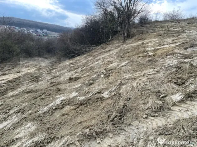 Teren intravilan 1.525 mp – Valea Jelnei, aproape de Bistr