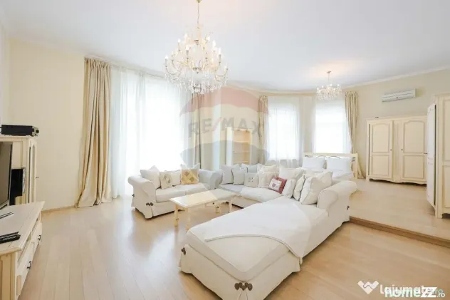 Apartament cu 2 camere de închiriat cu priveliște spre Piața Unirii - Oradea (Bihor)