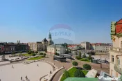 Apartament cu 2 camere de închiriat cu priveliște spre Piața Unirii