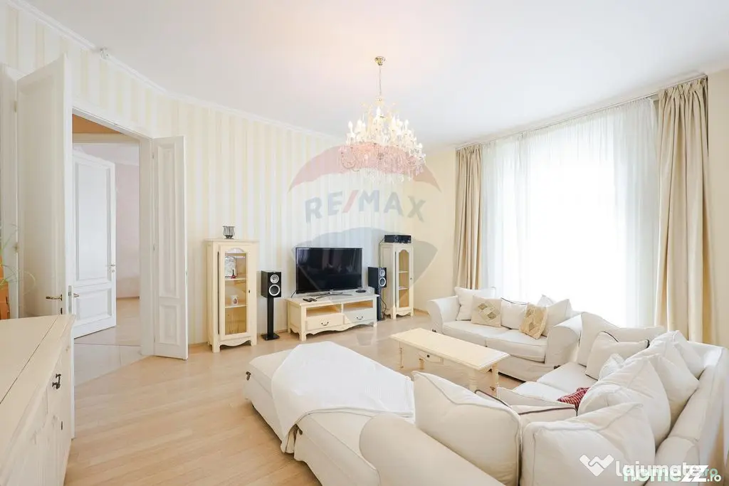 Apartament cu 2 camere de închiriat cu priveliște spre Piața Unirii - Oradea (Bihor)
