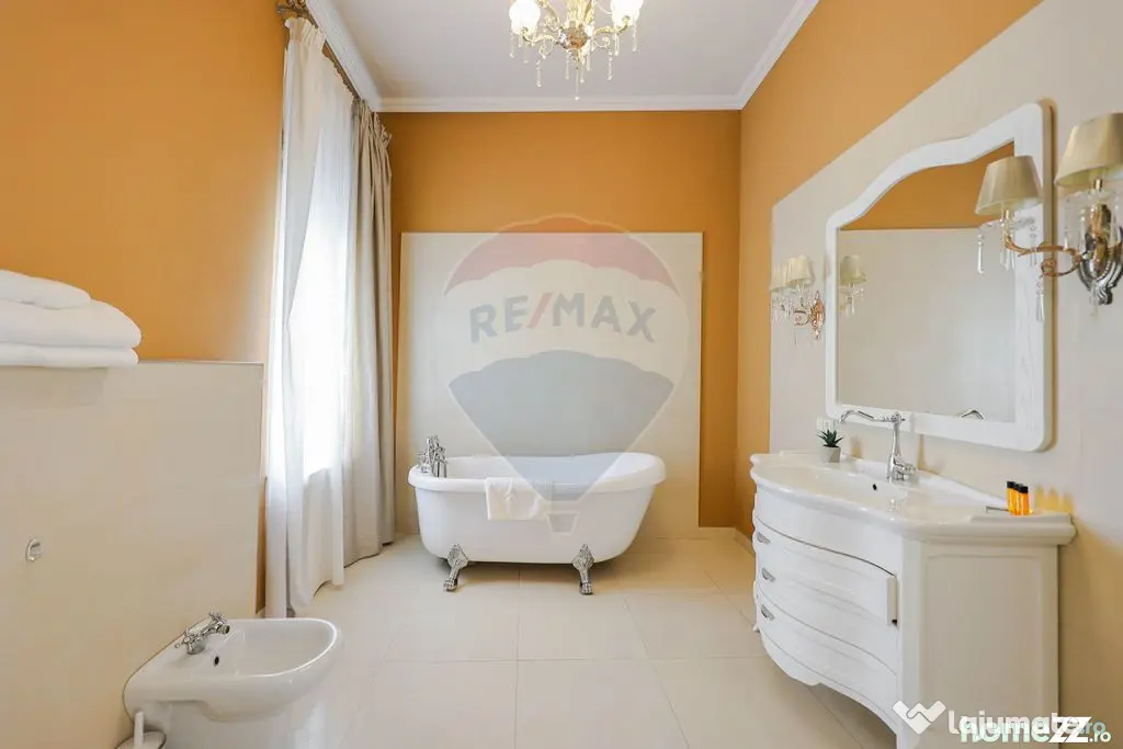 Apartament cu 2 camere de închiriat cu priveliște spre Piața Unirii - Oradea (Bihor)