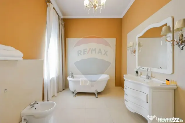 Apartament cu 2 camere de închiriat cu priveliște spre Piața Unirii - Oradea (Bihor)