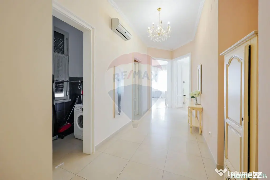 Apartament cu 2 camere de închiriat cu priveliște spre Piața Unirii - Oradea (Bihor)