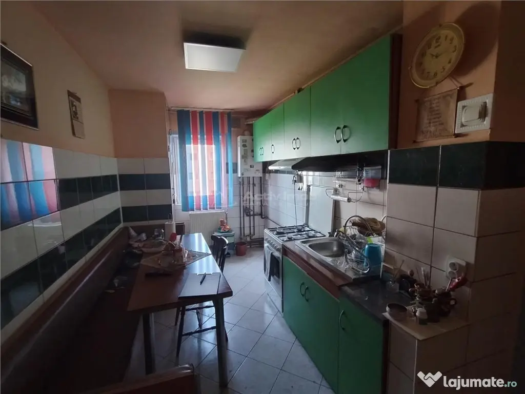 Caransebes, 4 Cam., Dec., Et.2, Zona Pipirig