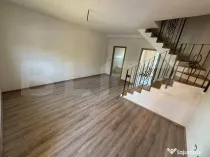 Apartament Scara Interioara, 3 camere, 80 mp, Curte de 145 m