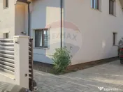 Casă cu 4 camere, de închiriat în cartierul Tineretului 