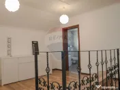 Casă cu 4 camere, de închiriat în cartierul Tineretului 