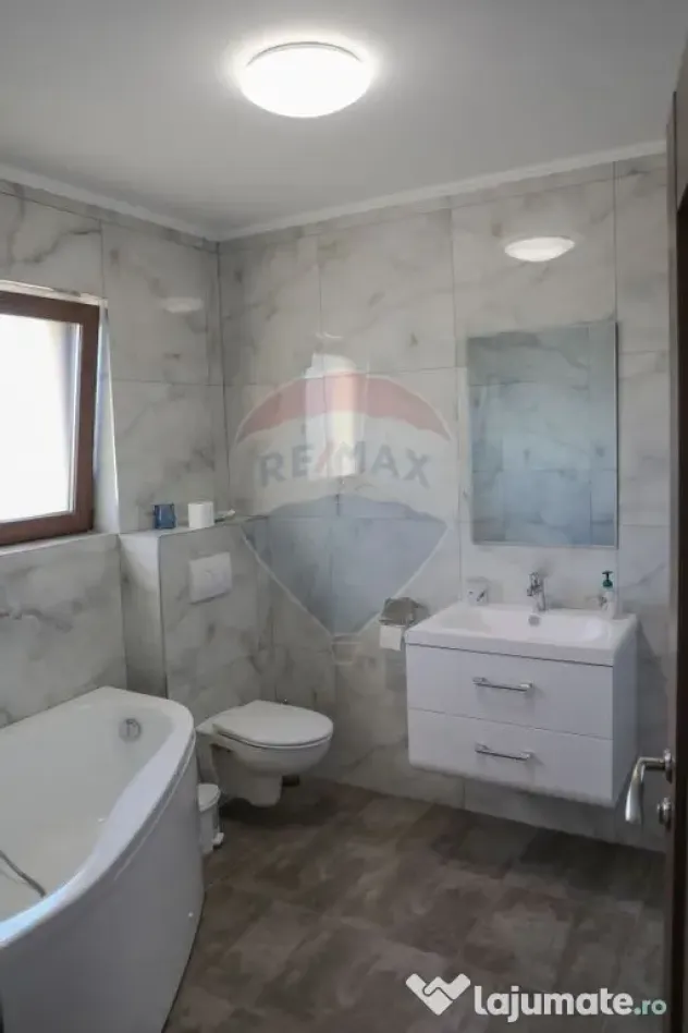 Casă cu 4 camere, de închiriat în cartierul Tineretului