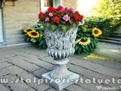 Vază ornament cu picior, gri patinat, model V1. 