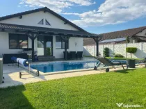 Casa de vanzare, cu piscina, intrarea in Santandrei/Mega Image