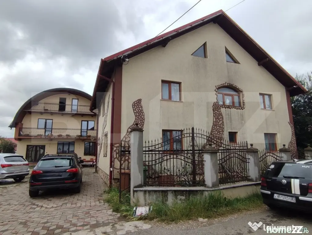 Ocazie! Doua case individuale în aceeasi curte în Radauti