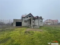 Casa Radulesti, an 1996 ,la rosu, 2.000 mp teren , 310 mp ca