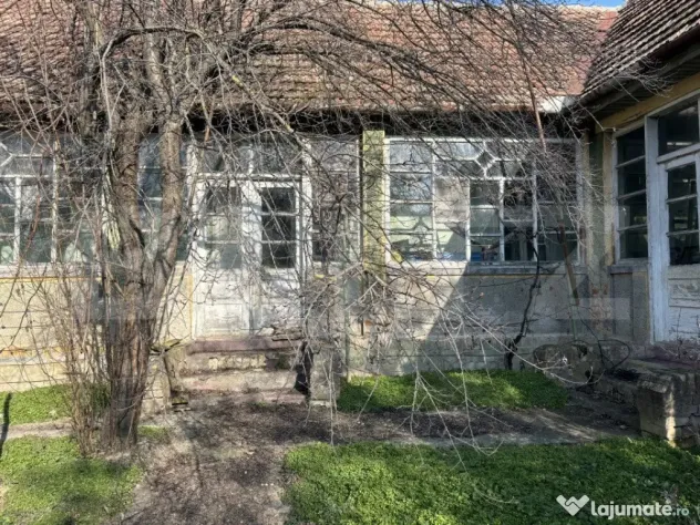 Casa pitoreasca, 4 camere, 180 mp, zona Beregsau Mare